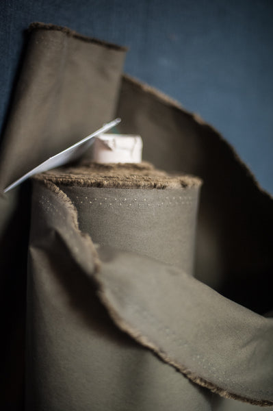DRY WAXED ORGANIC COTTON OILSKIN Khaki dunkel